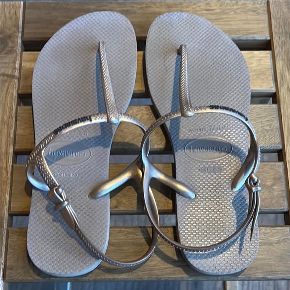 Havaianas Women's Beige/Gold Sandals - Picture 5 of 9
